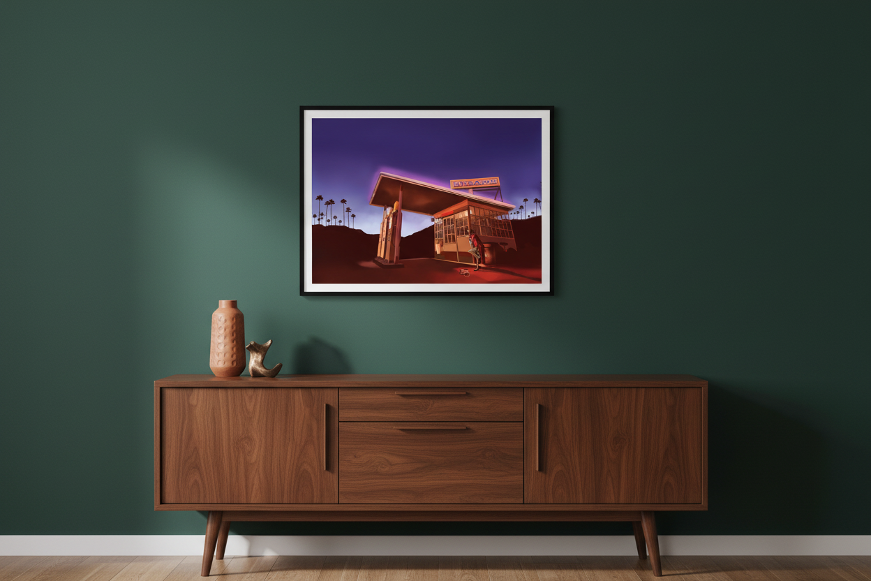 Dreamstation kunsttrykk innrammet over valnøtt sideboard mot skoggrønn vegg i mid-century modern interiør